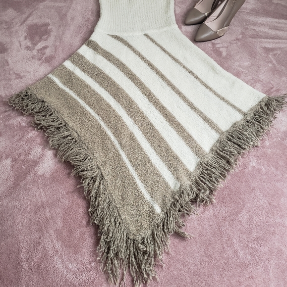 Georgeous Poncho Shawl 0/S - Picture 3 of 6